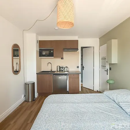 Appartement Charming 16m In 20 With Shared Terrace Paris