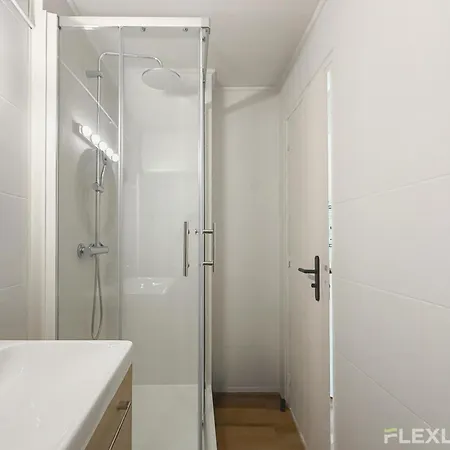 Апартаменты Charming 16m In 20 With Shared Terrace Париж