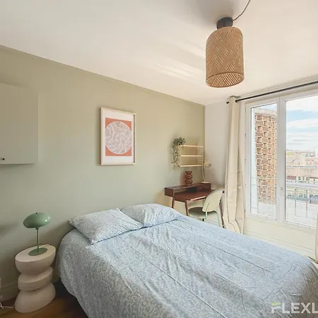 Charming 16m In 20 With Shared Terrace